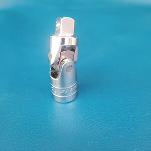 The Duralast 1/2" Drive Universal Joint 72-112 is a high-quality hand tool.